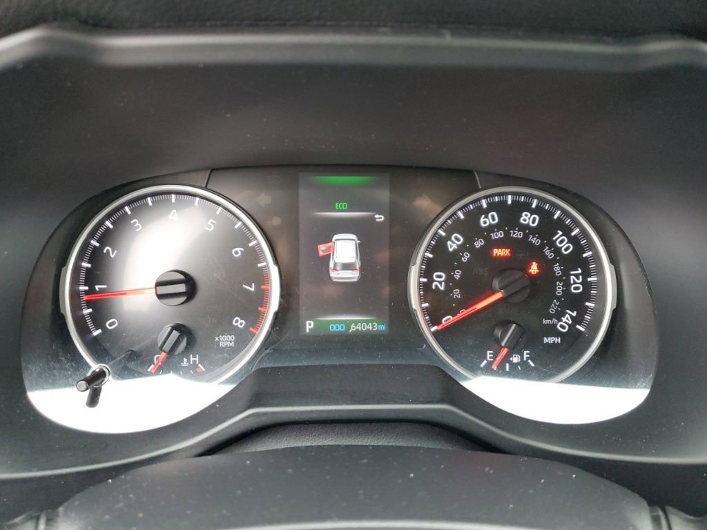 Used 2021 Toyota RAV4 LE image 12