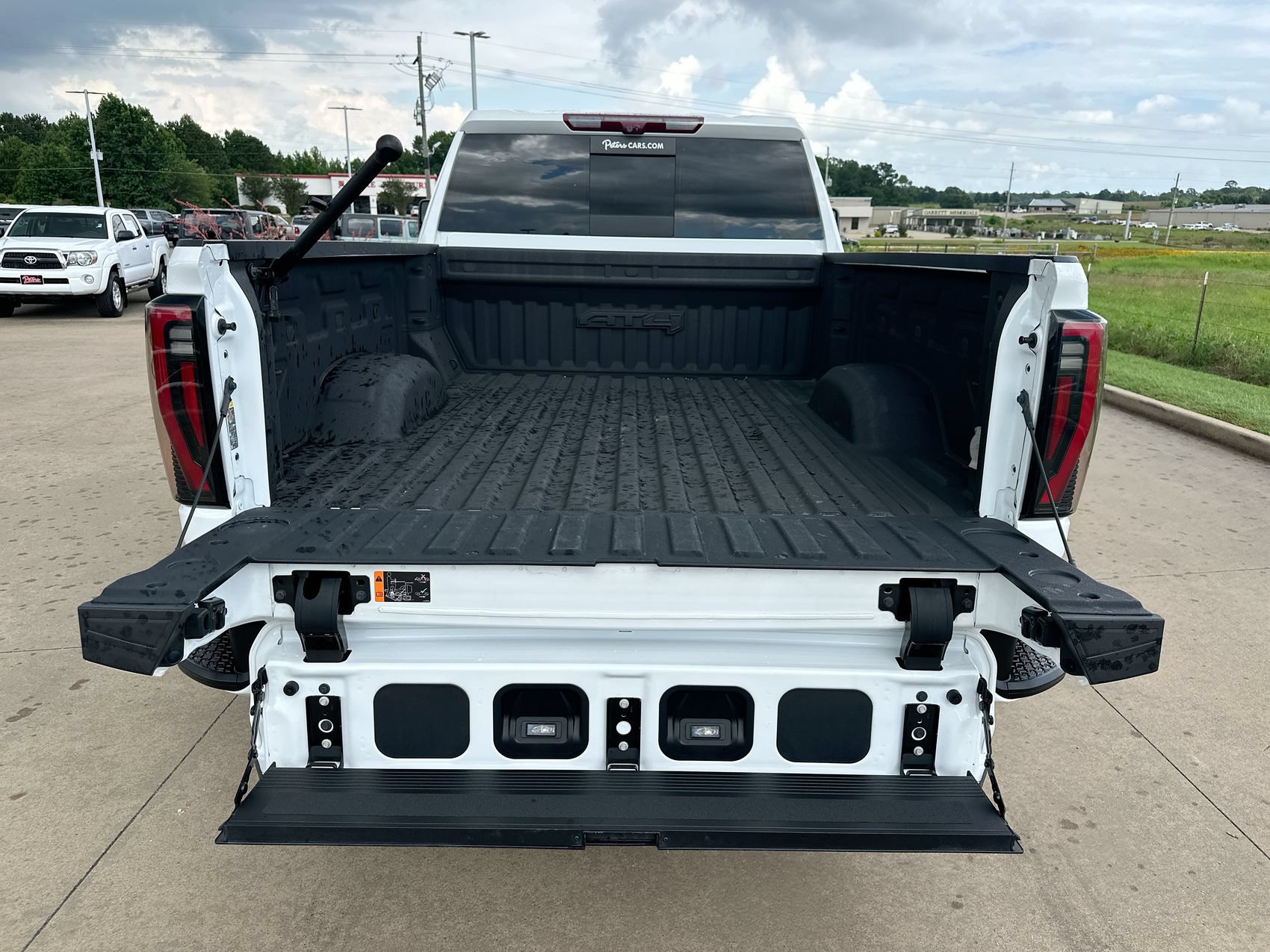 Used 2024 GMC Sierra 2500 AT4 w/ Technology Package AWD/4WD image 23