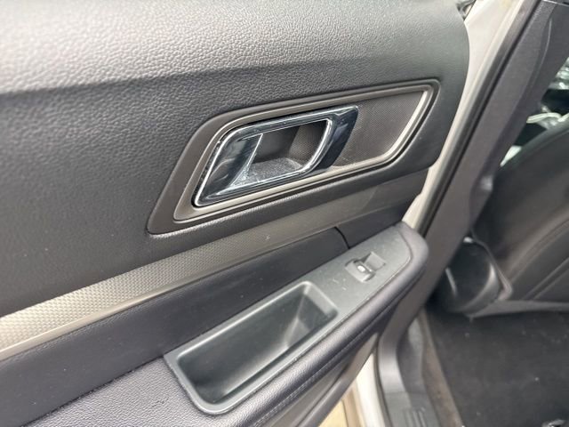 Used 2018 Ford Explorer XLT w/ Equipment Group 202A image 19