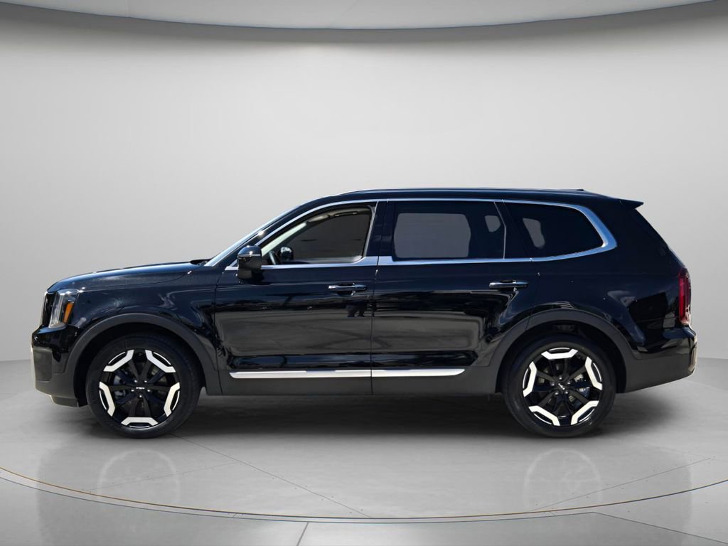 Used 2025 Kia Telluride S FWD image 3