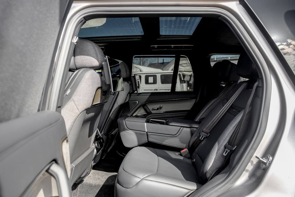 New 2026 Land Rover Range Rover SV AWD/4WD image 17