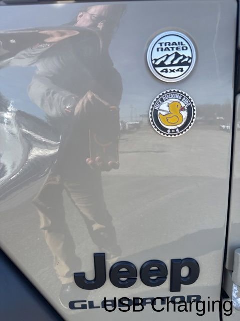 Used 2020 Jeep Gladiator Sport w/ Quick Order Package 24S image 3