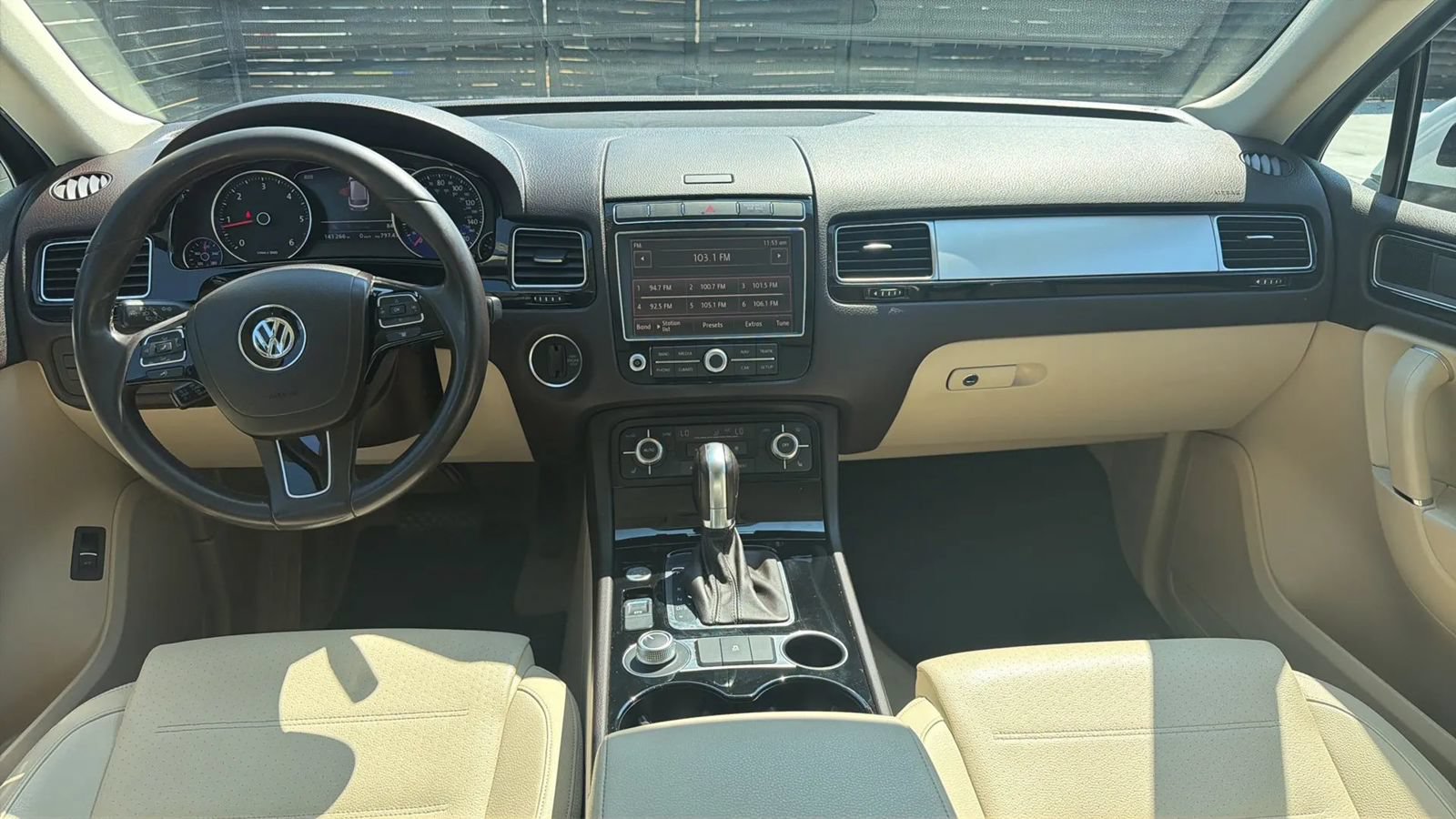 Used 2015 Volkswagen Touareg Sport AWD/4WD image 9