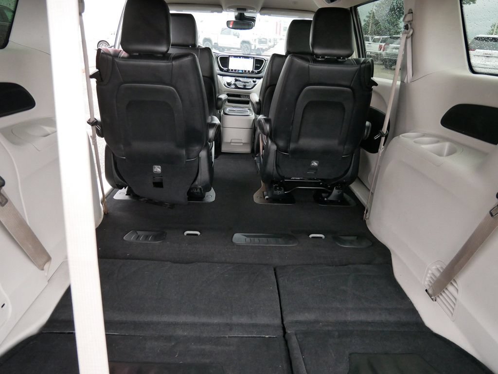 Used 2024 Chrysler Pacifica Limited FWD image 11