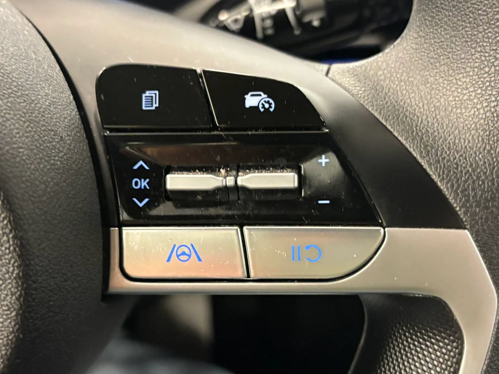 Used 2024 Hyundai Elantra SEL FWD image 43