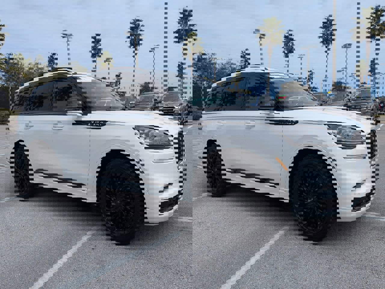 Certified 2024 Lincoln Aviator Reserve w/ Equipment Group 201A image 2