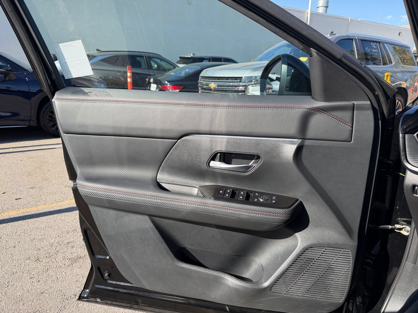 Used 2026 Nissan Kicks SR FWD image 18