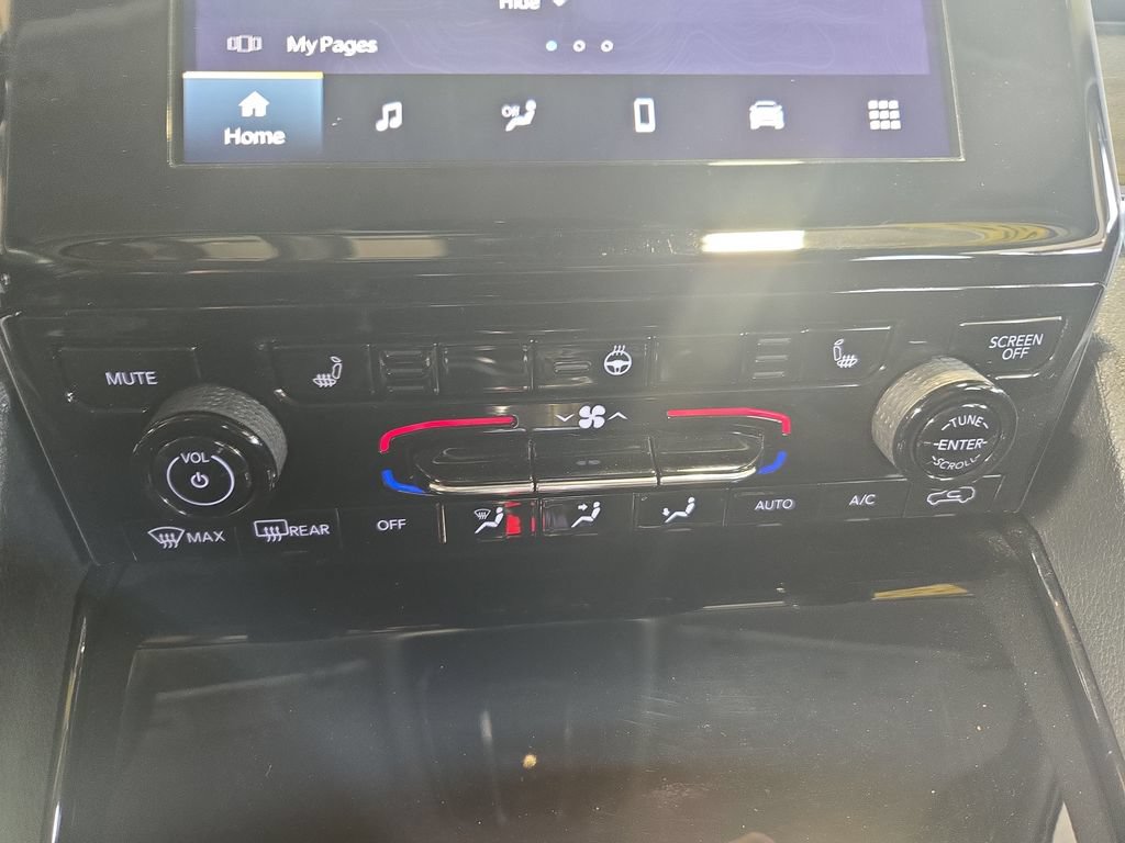 Used 2022 Jeep Grand Cherokee Laredo w/ Luxury Tech Group I AWD/4WD image 26