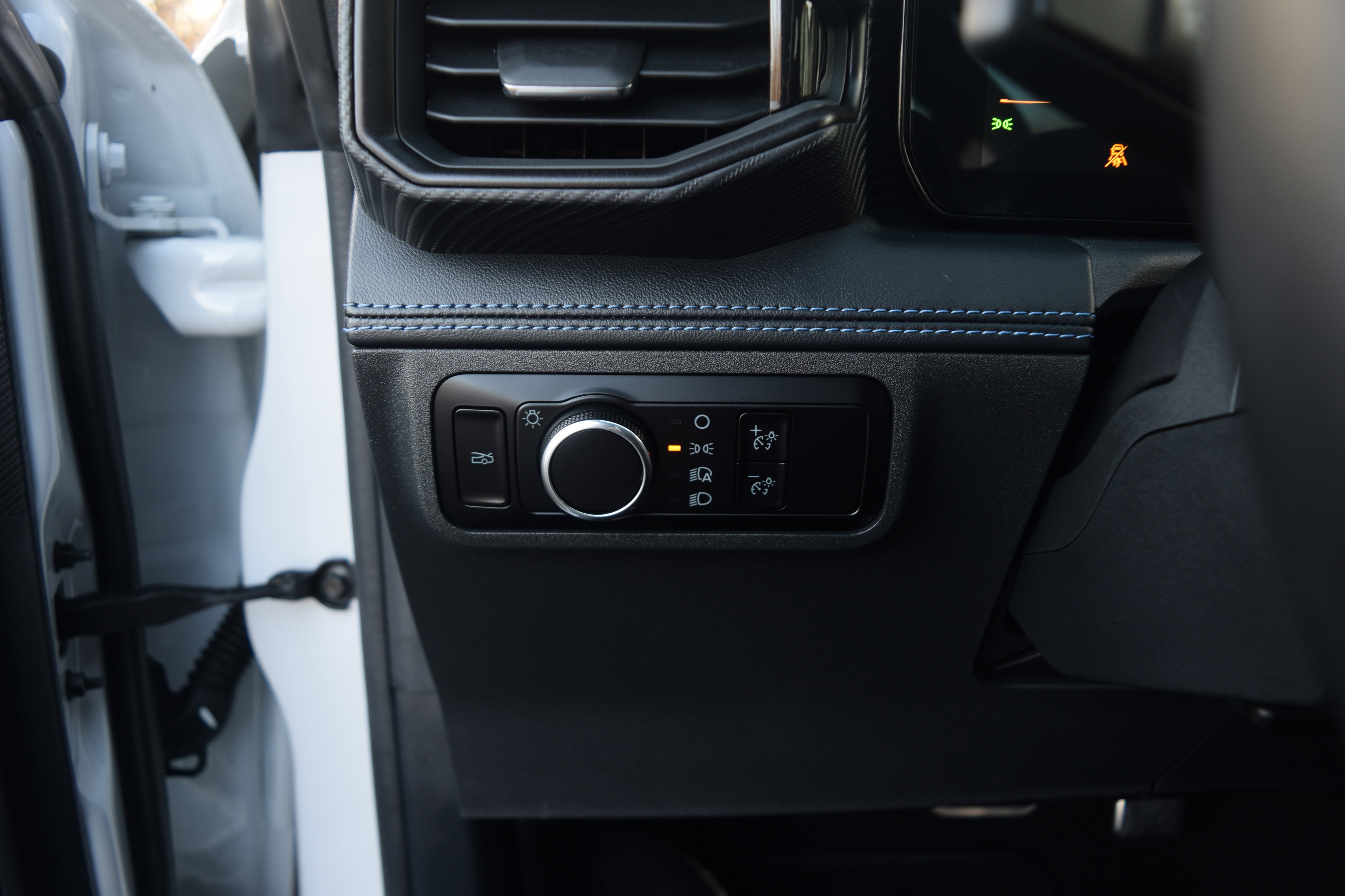 Used 2024 Ford Mustang Dark Horse image 7