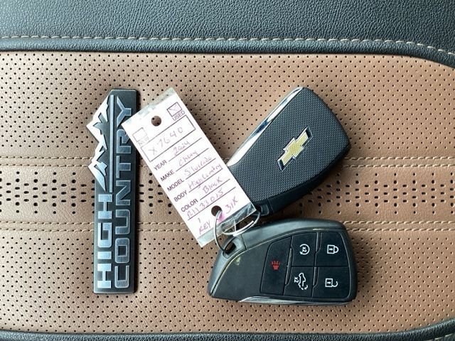 Used 2024 Chevrolet Silverado 2500 High Country AWD/4WD image 45