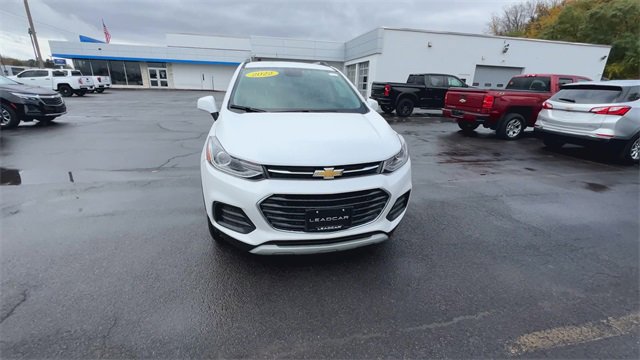 Used 2022 Chevrolet Trax LT w/ LT Convenience Package image 3