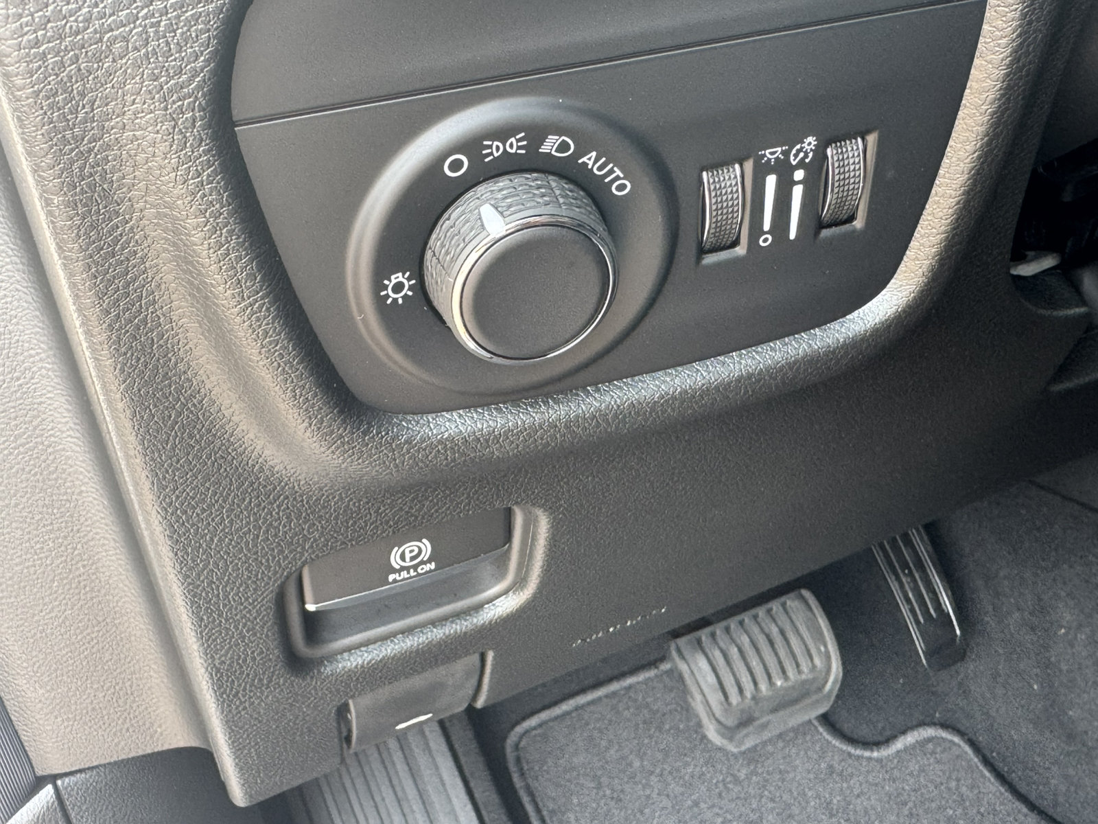 New 2026 Jeep Grand Cherokee L Laredo RWD image 35