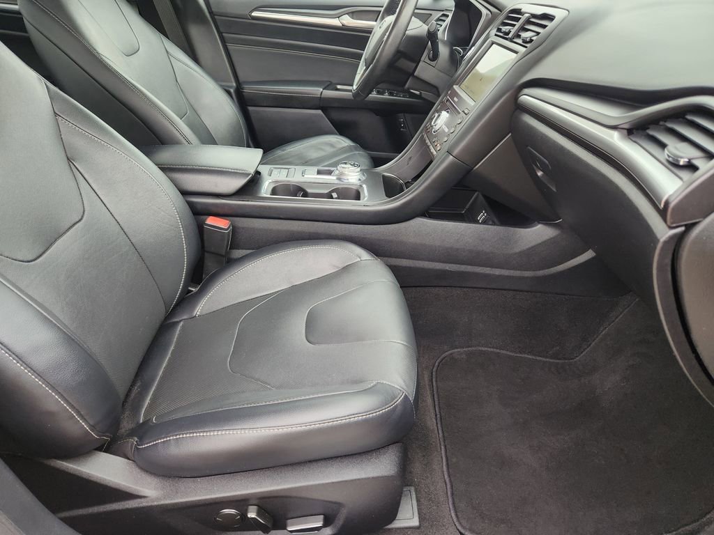 Used 2019 Ford Fusion Energi Titanium image 19