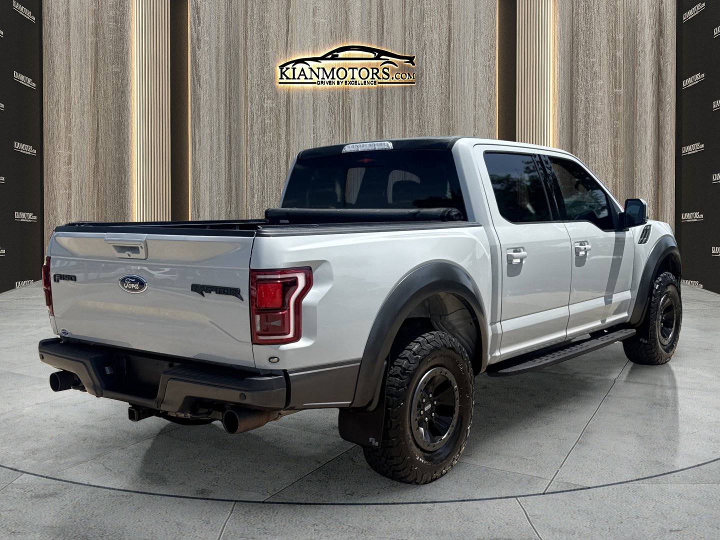 Used 2017 Ford F150 Raptor w/ Equipment Group 802A Luxury AWD/4WD image 8