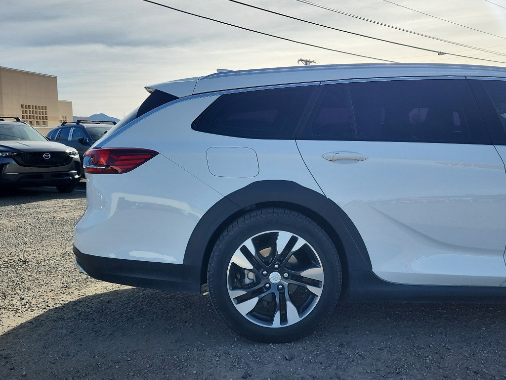 Used 2019 Buick Regal Essence w/ Driver Confidence Package I image 5