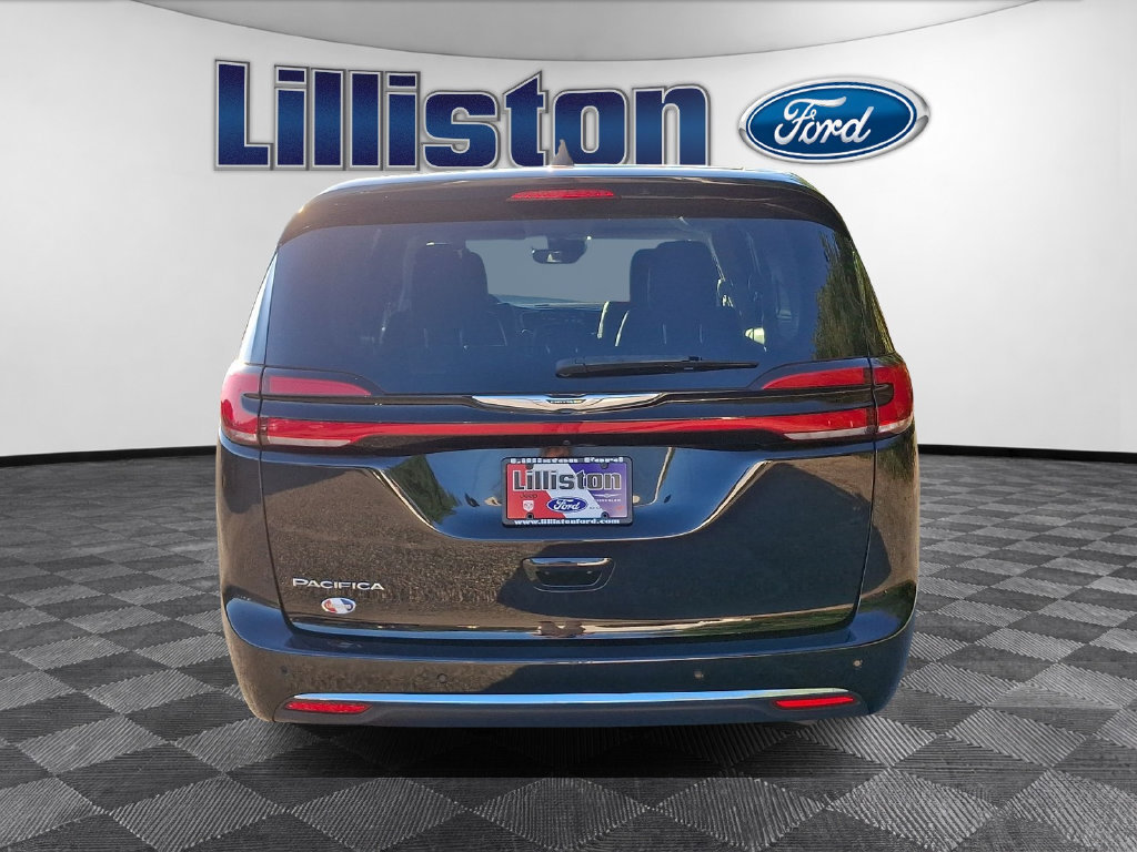Used 2024 Chrysler Pacifica Touring-L FWD image 5