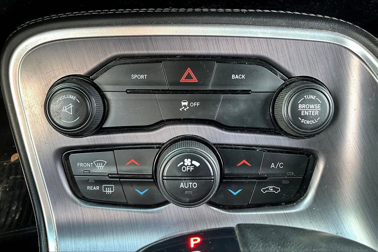 Used 2016 Dodge Challenger SXT image 30