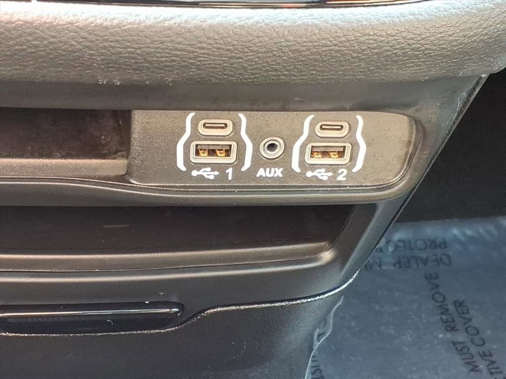 Used 2024 Chrysler Pacifica Touring-L w/ S Appearance Package image 19