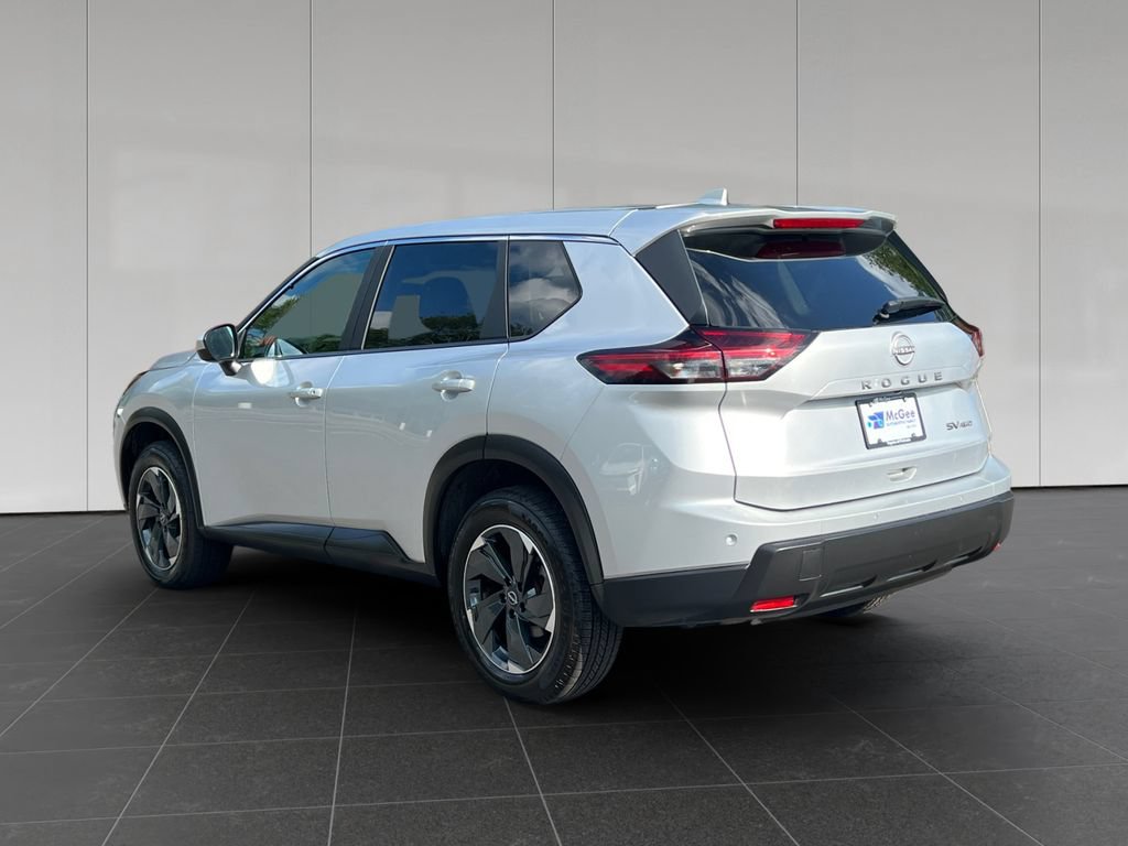 Used 2024 Nissan Rogue SV AWD/4WD image 3