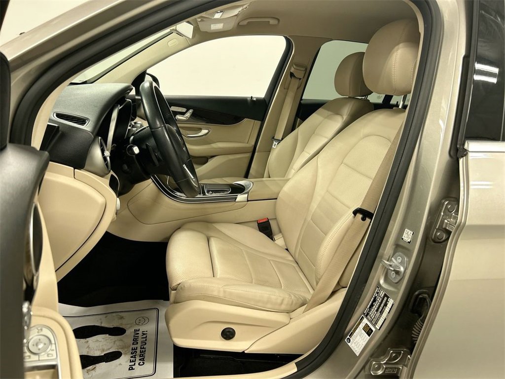 Used 2020 Mercedes-Benz GLC 300 4MATIC image 9
