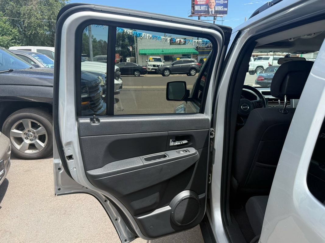 Used 2011 Jeep Liberty Sport w/ Popular Equipment Group AWD/4WD image 12