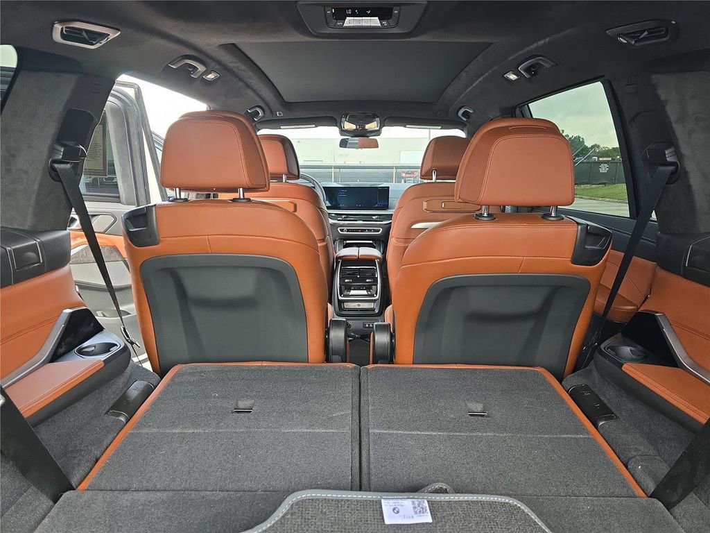 Used 2025 BMW X7 xDrive40i w/ M Sport Package AWD/4WD image 9