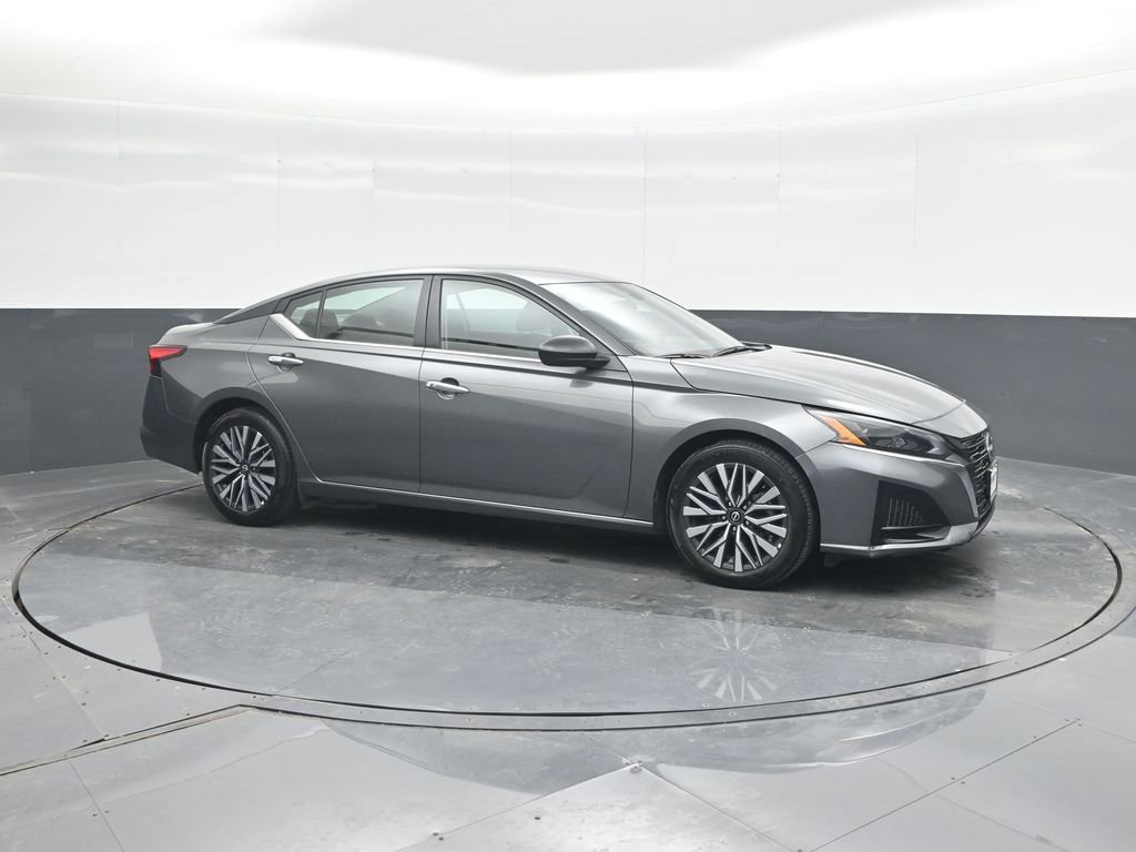 Used 2025 Nissan Altima 2.5 SV image 11