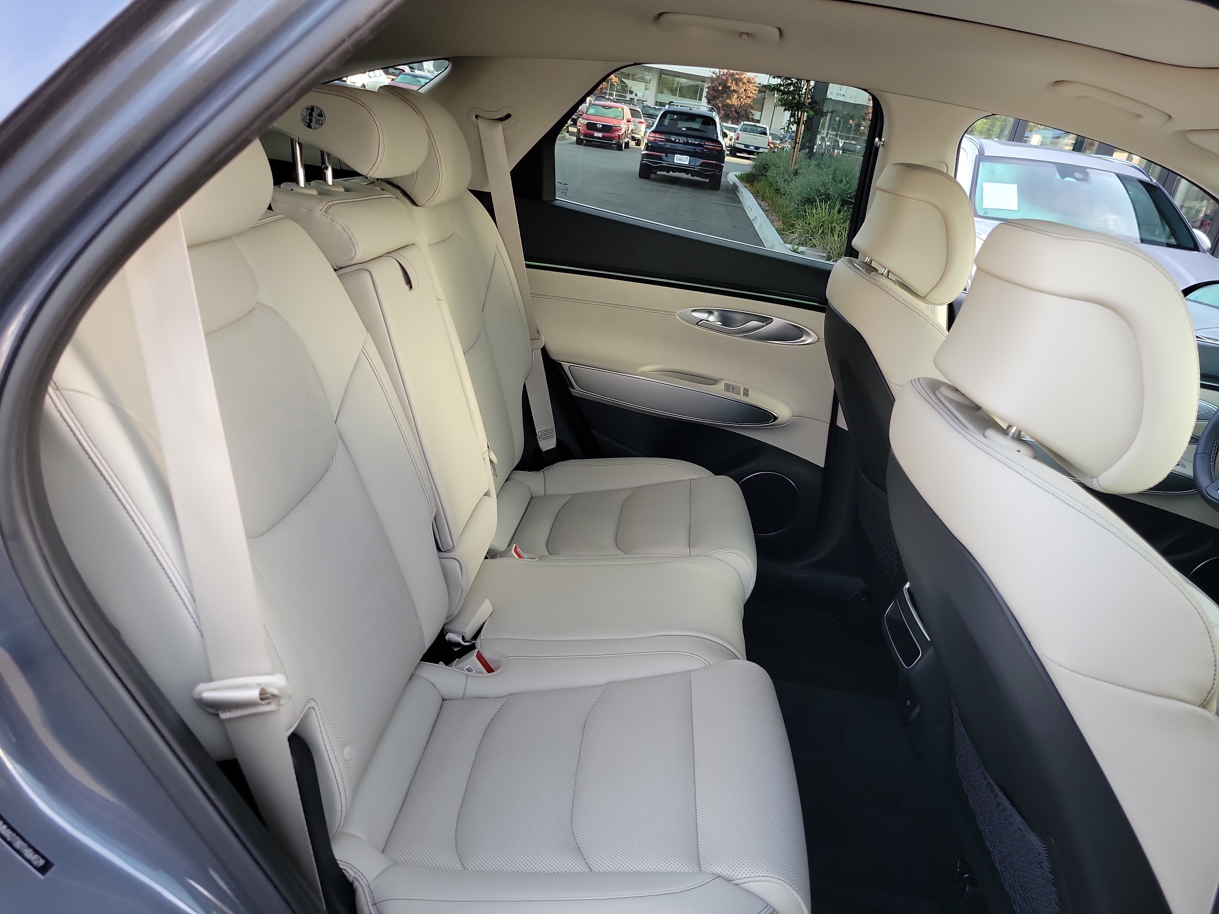 Certified 2026 Genesis GV70 2.5T Select AWD/4WD image 25