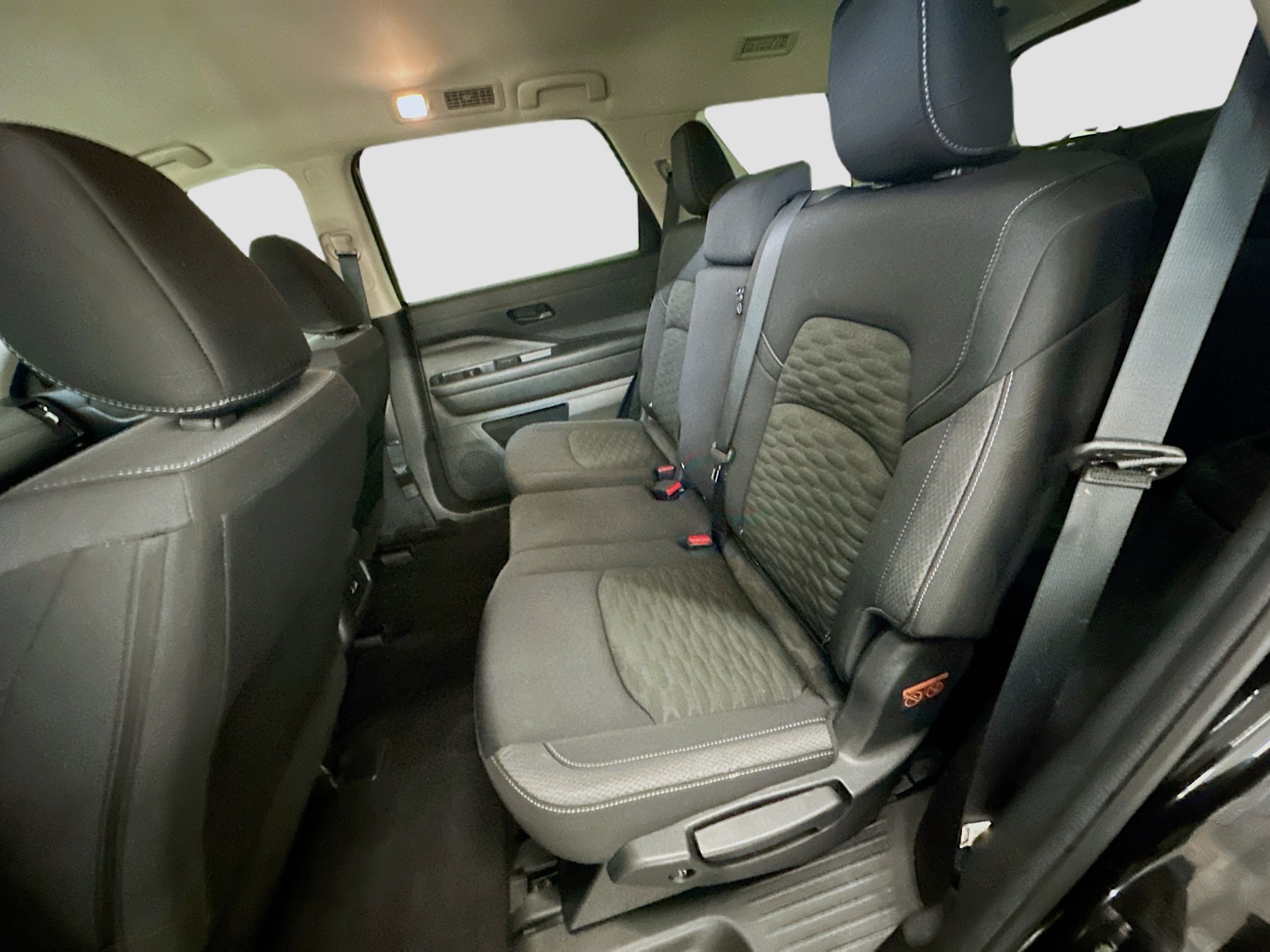 Used 2024 Nissan Pathfinder S image 28