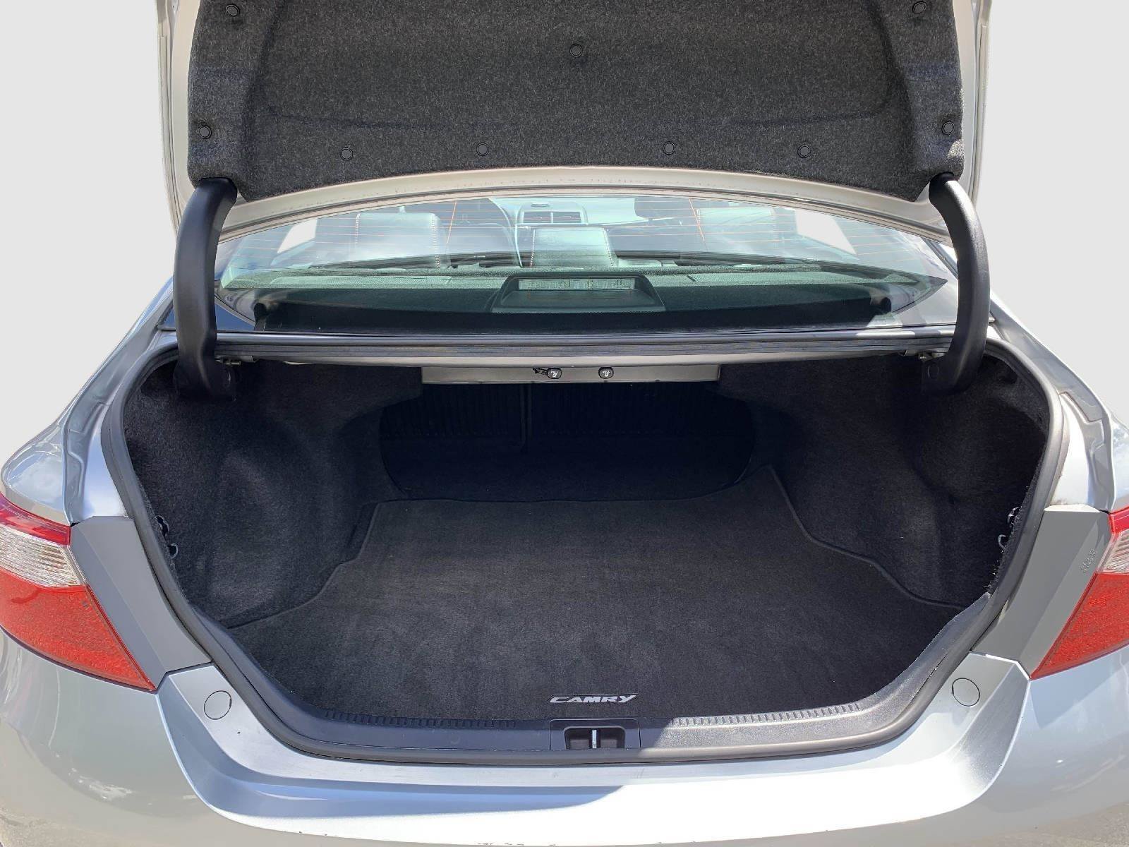 Used 2017 Toyota Camry SE w/ Moonroof Package FWD image 39