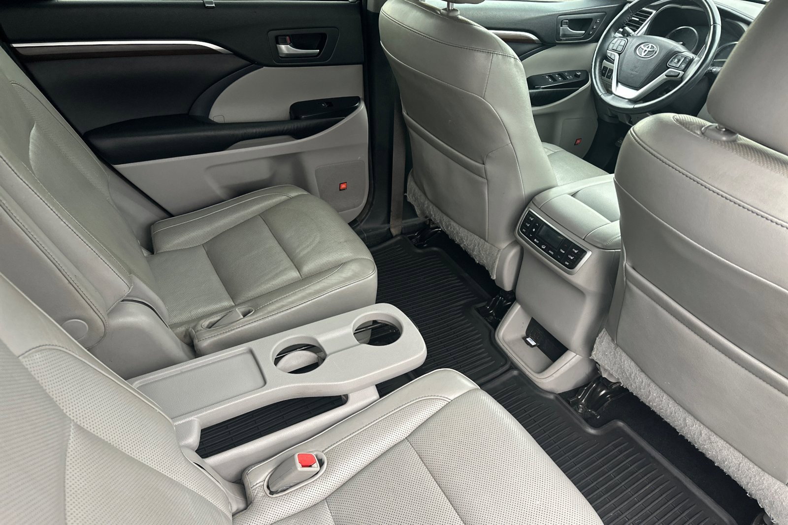 Used 2016 Toyota Highlander Limited image 18