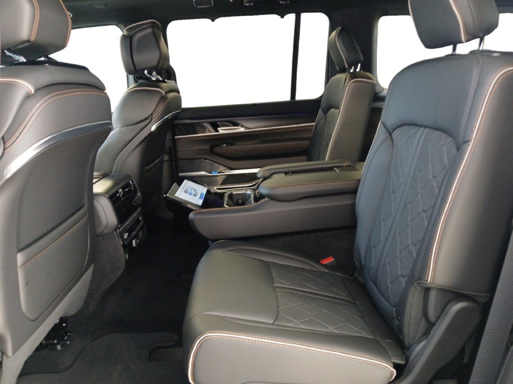 New 2026 Jeep Grand Wagoneer Summit AWD/4WD image 22