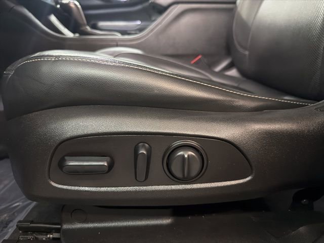 Used 2019 GMC Acadia SLT FWD image 17