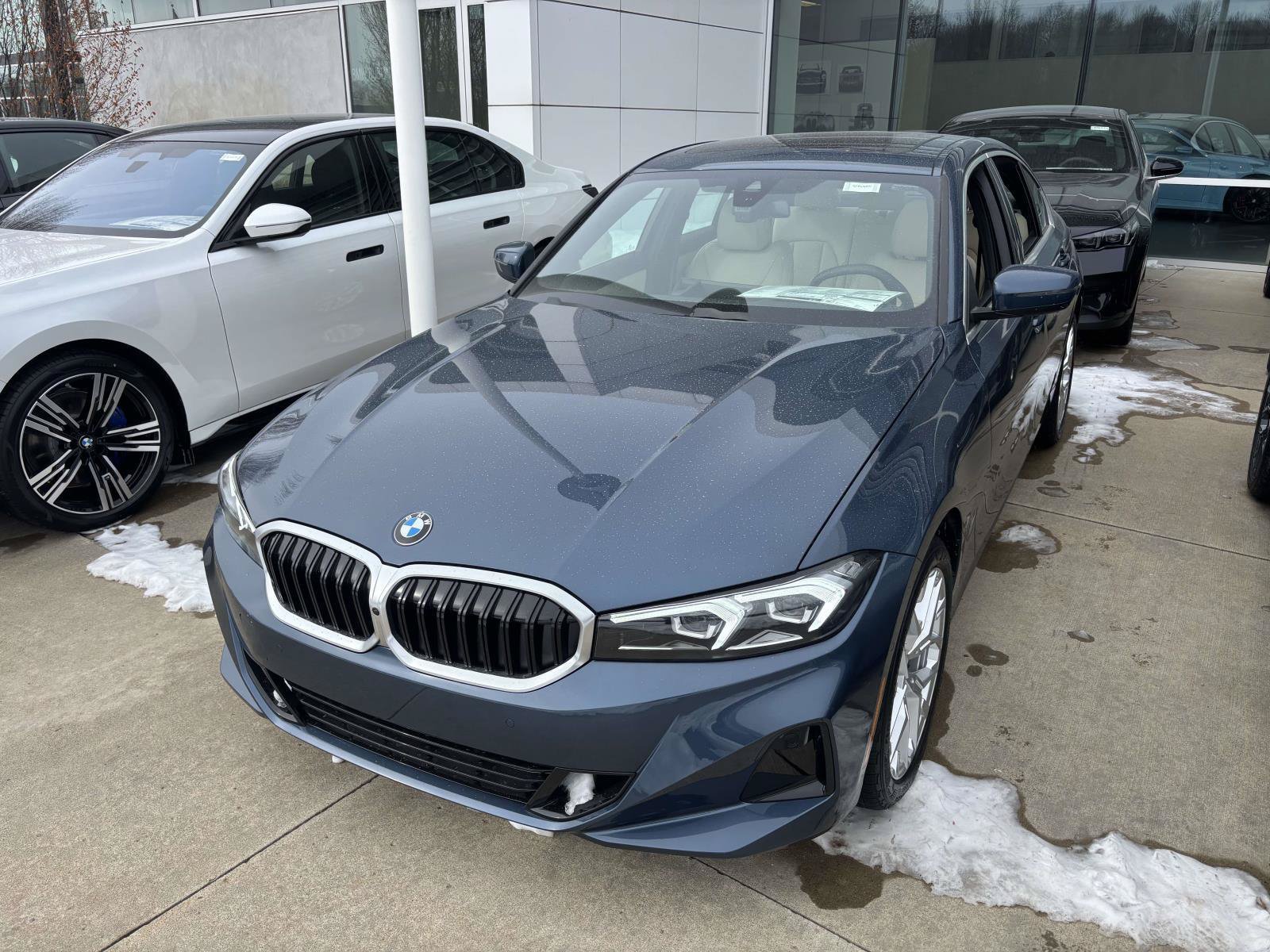 Used 2026 BMW 330i xDrive Sedan w/ Premium Package AWD/4WD image 3