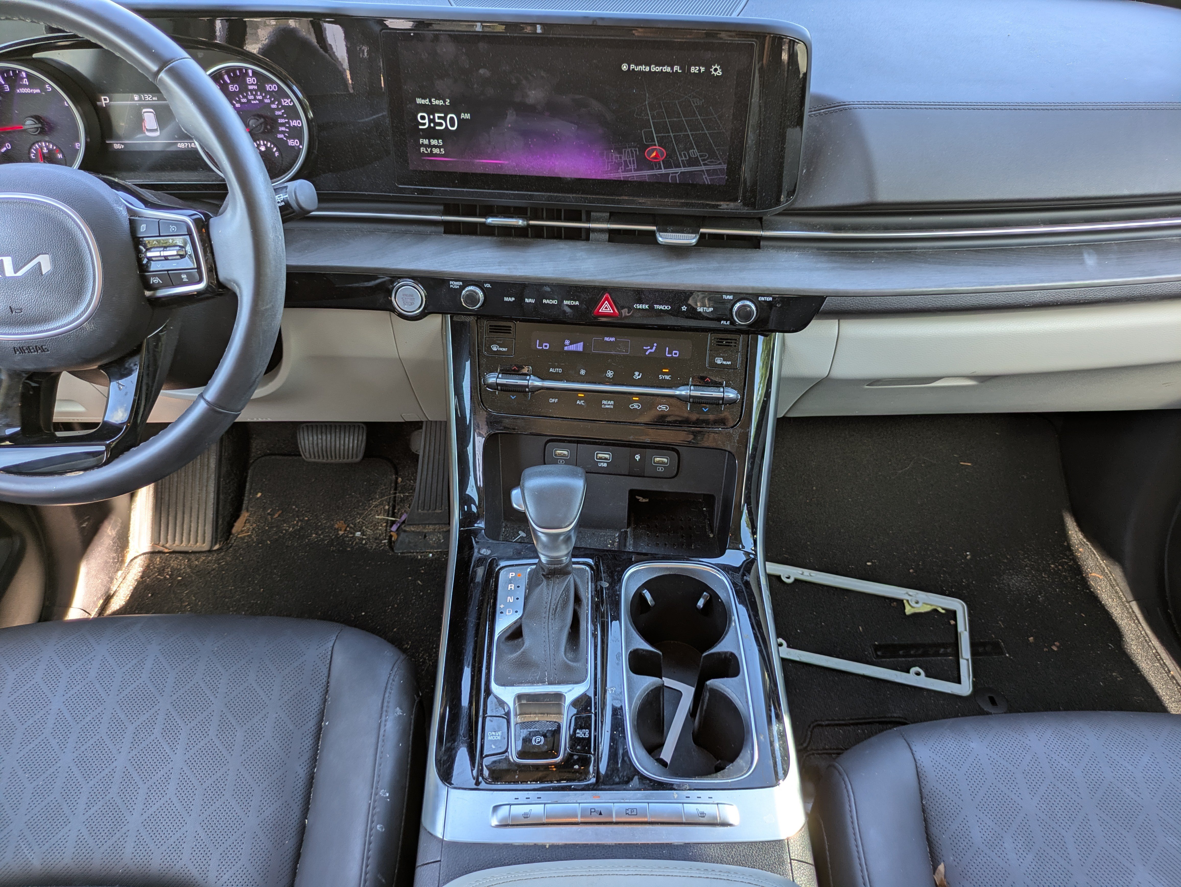 Used 2024 Kia Carnival EX FWD image 34