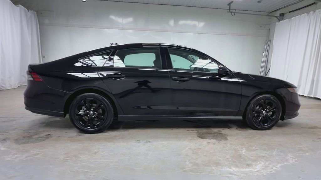 Used 2025 Honda Accord SE image 9