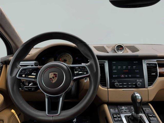 Used 2017 Porsche Macan Turbo AWD/4WD image 30