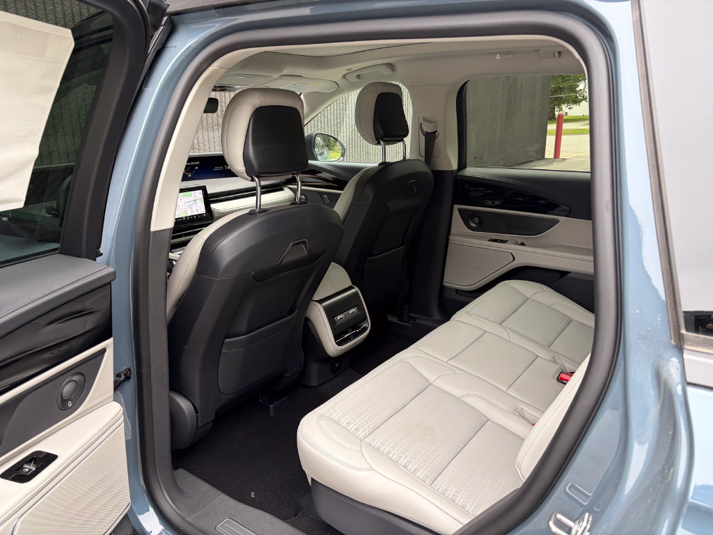 New 2026 Lincoln Nautilus Reserve w/ Jet Appearance Package AWD/4WD image 16