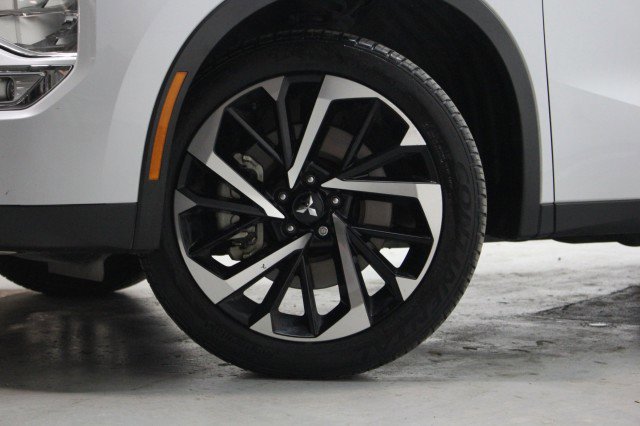 Used 2022 Mitsubishi Outlander SE image 3