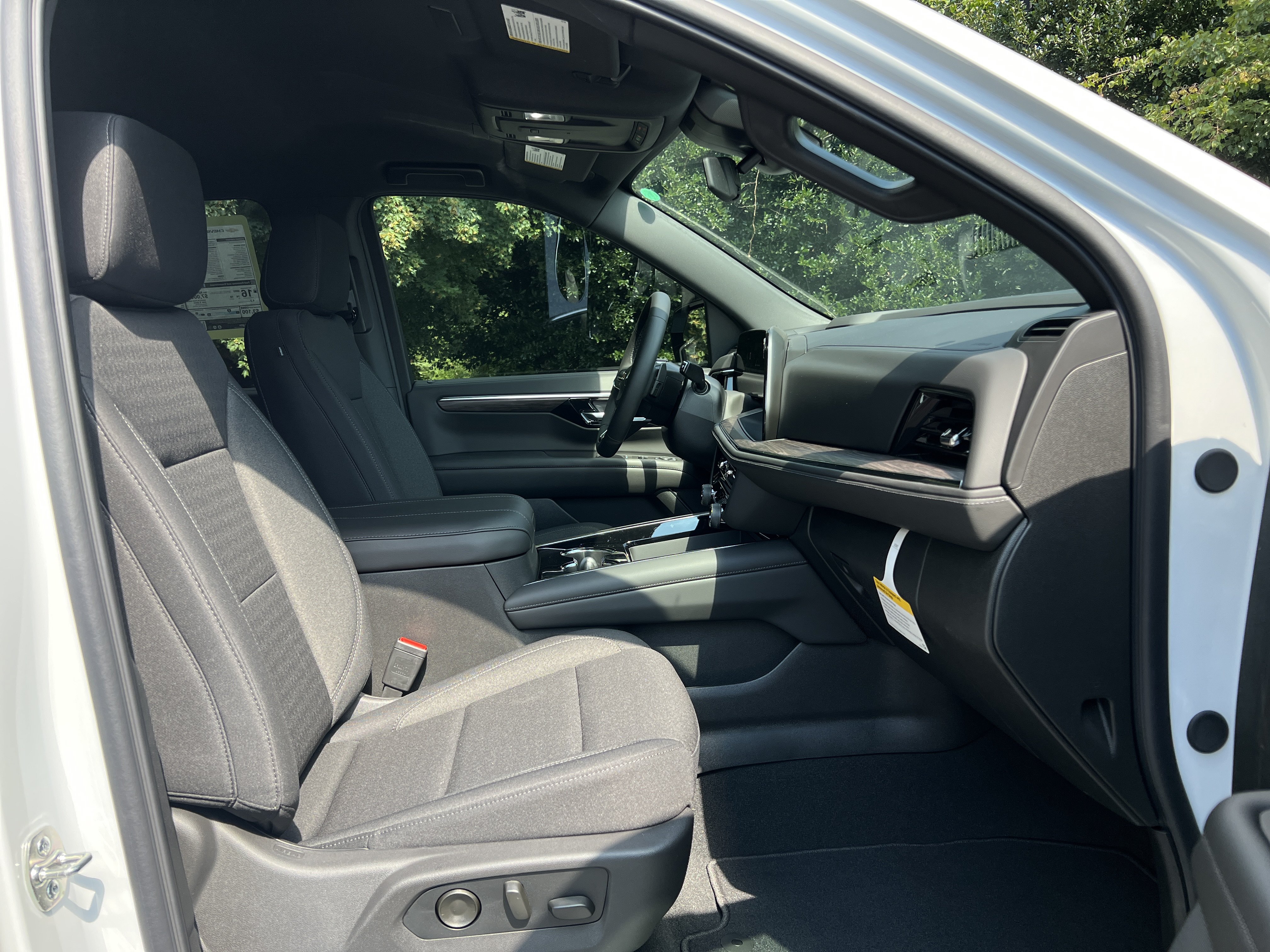 New 2026 Chevrolet Suburban LS w/ LPO, Get Active Package AWD/4WD image 32