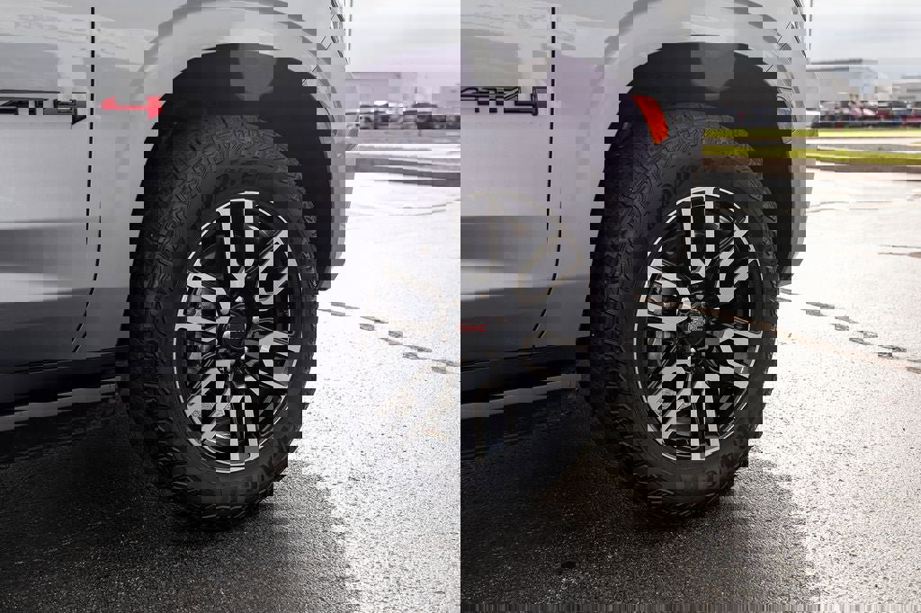 Used 2024 GMC Yukon AT4 w/ AT4 Premium Package image 7