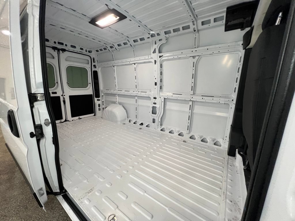 New 2025 RAM ProMaster 2500 w/ Convenience Group FWD image 4