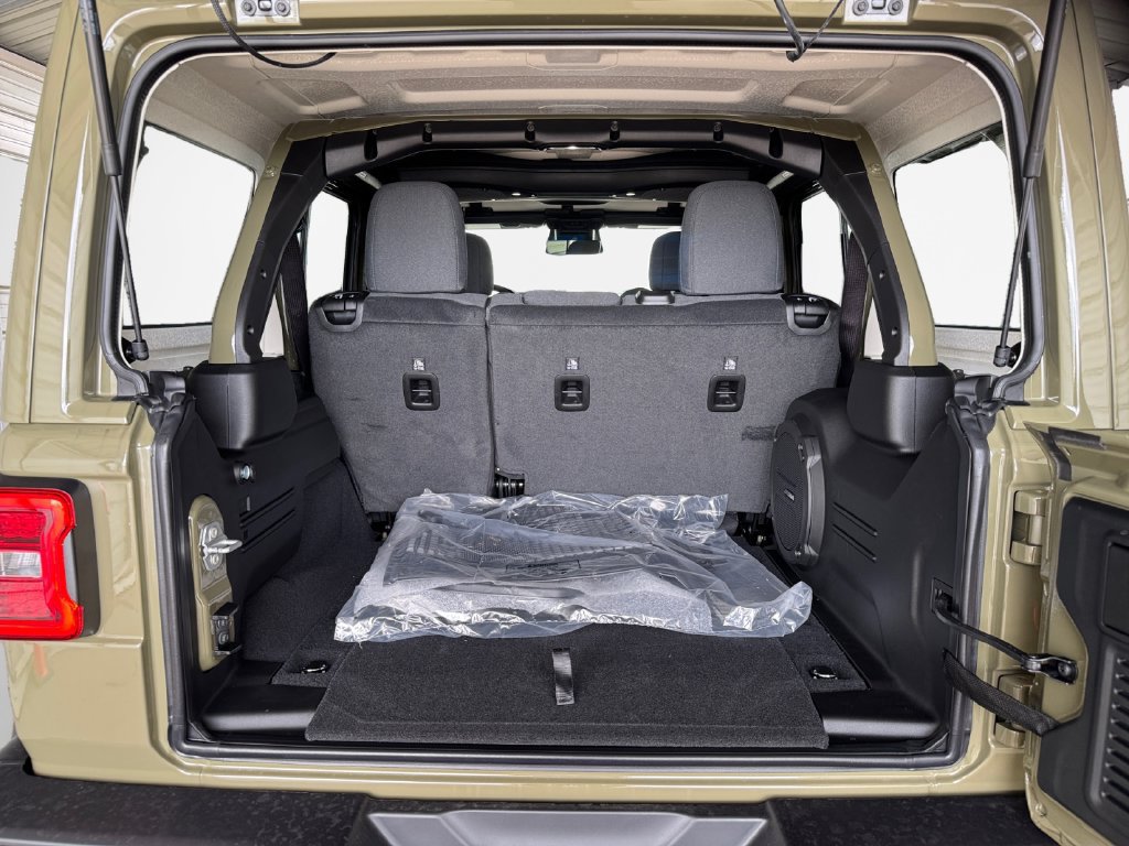 New 2026 Jeep Wrangler Unlimited Sahara w/ Safety Group AWD/4WD image 25
