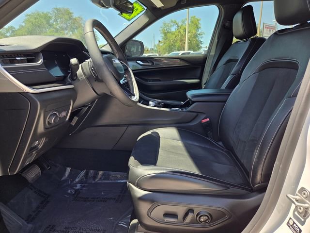 Used 2023 Jeep Grand Cherokee Altitude AWD/4WD image 12