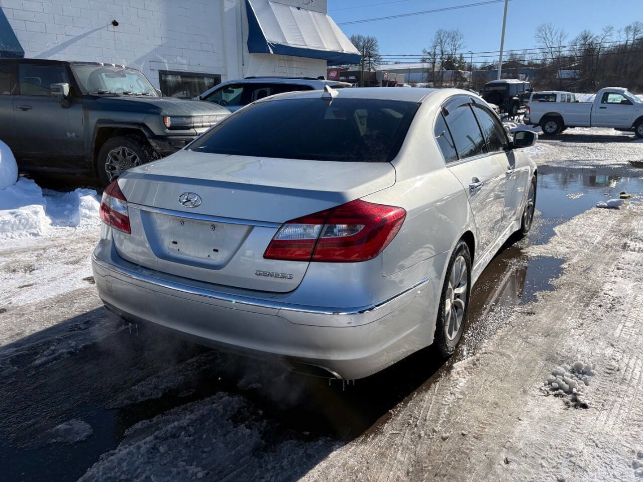 Used 2012 Hyundai Genesis 3.8 image 7