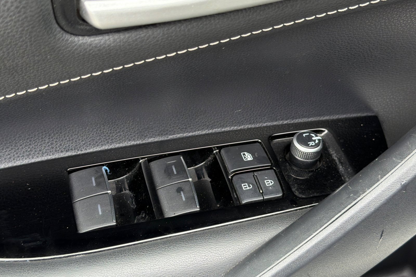 Used 2021 Toyota Corolla SE w/ Carpet Mat Package (TMS) FWD image 12