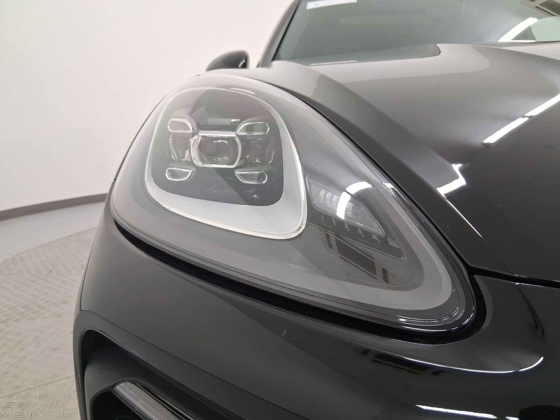 Used 2021 Porsche Cayenne image 12