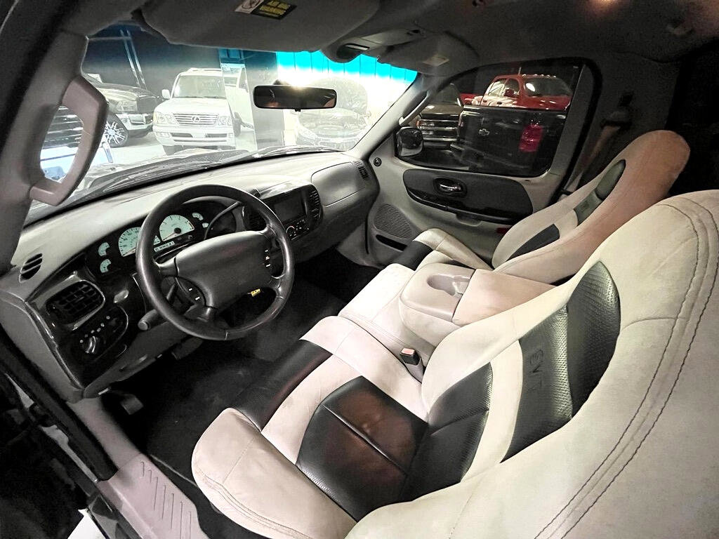 Used 2003 Ford F150 Lightning image 11