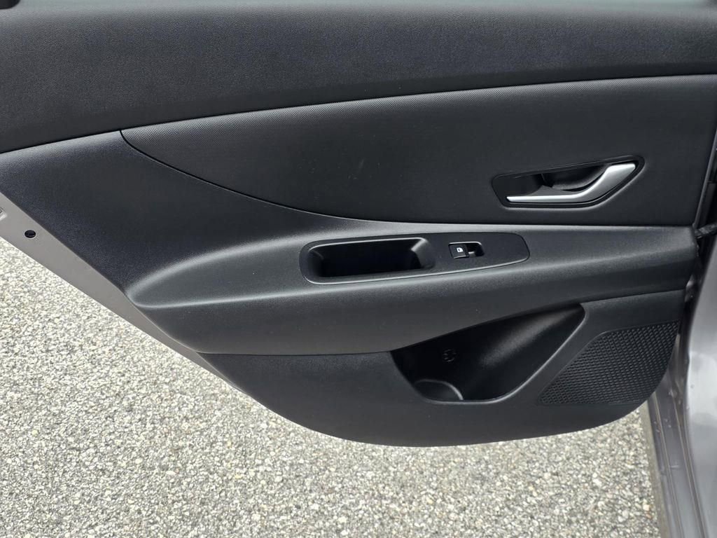 Used 2025 Hyundai Elantra SEL image 22