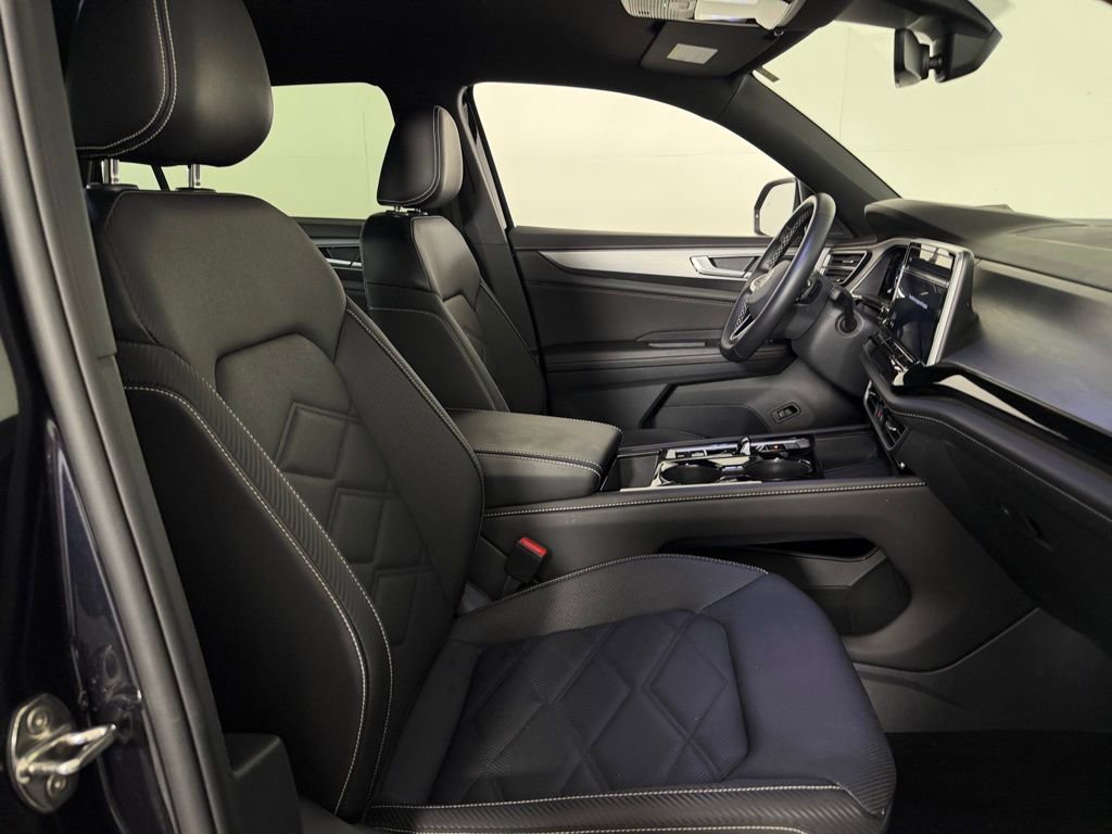 Used 2025 Volkswagen Atlas Cross Sport SE AWD/4WD image 33